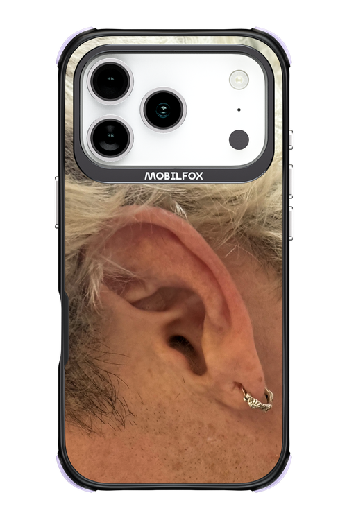 Ear - Apple iPhone 17 Pro