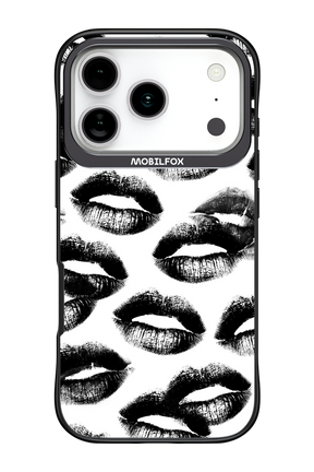 Ghost Kiss - Apple iPhone 17 Pro