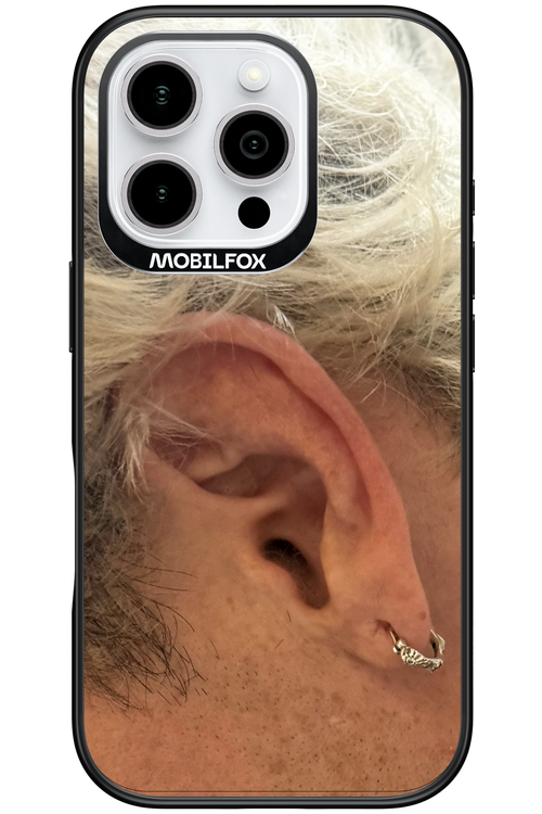 Ear - Apple iPhone 16 Pro