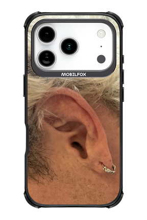 Ear - Apple iPhone 17 Pro