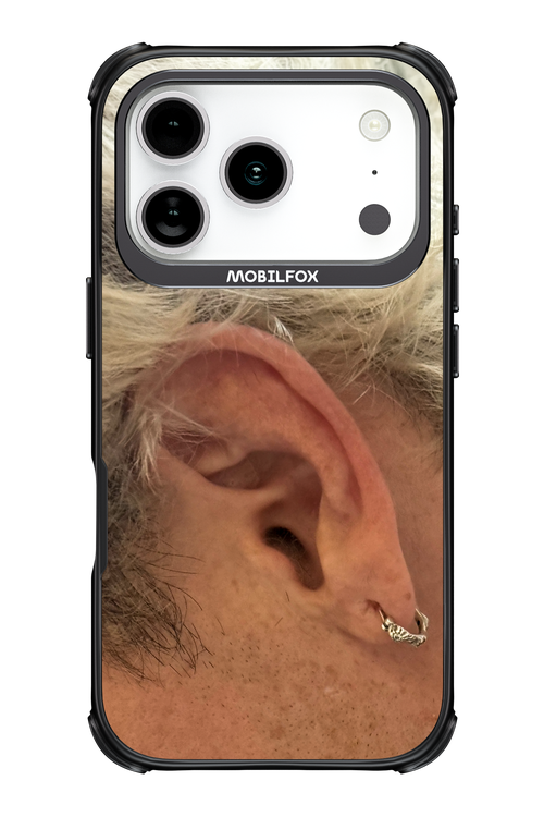 Ear - Apple iPhone 17 Pro