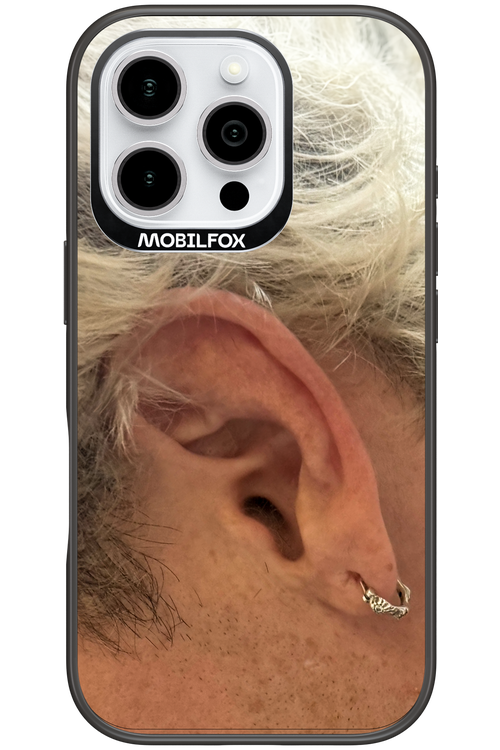 Ear - Apple iPhone 16 Pro